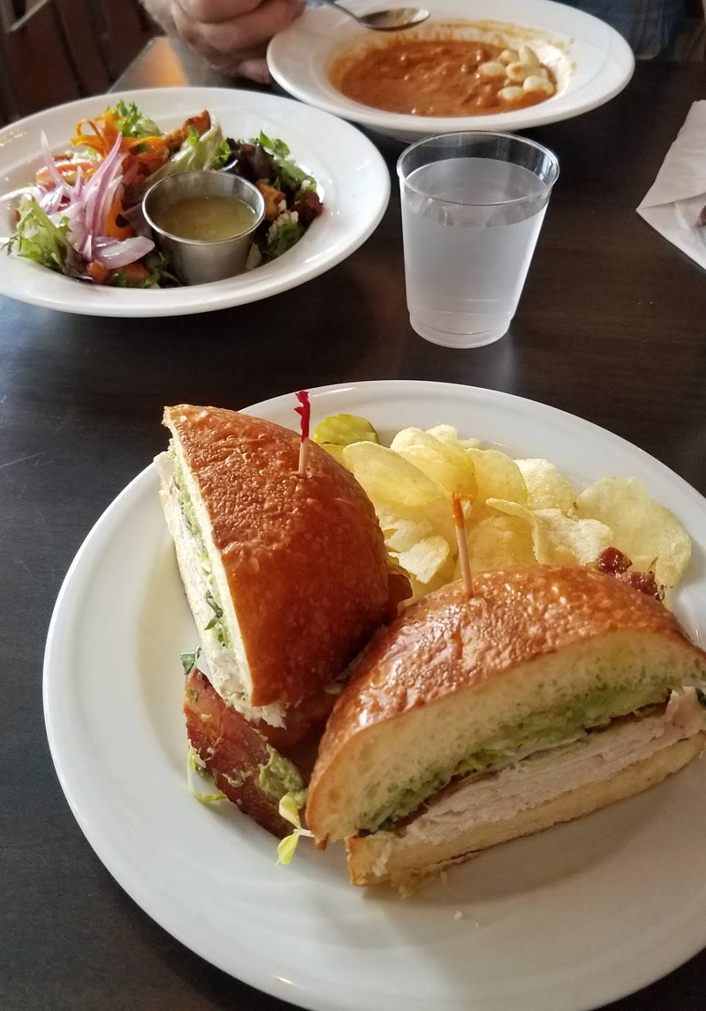 Maes | restaurant | 64 Macomb Pl, Mt Clemens, MI 48043, USA | 5866908883 OR +1 586-690-8883