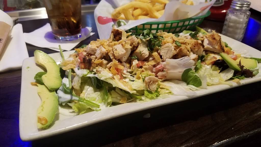 Chilis Grill & Bar | meal takeaway | General Mitchell International Airport (MKE), 5300 S Howell Ave, Milwaukee, WI 53207, USA | 4147475252 OR +1 414-747-5252