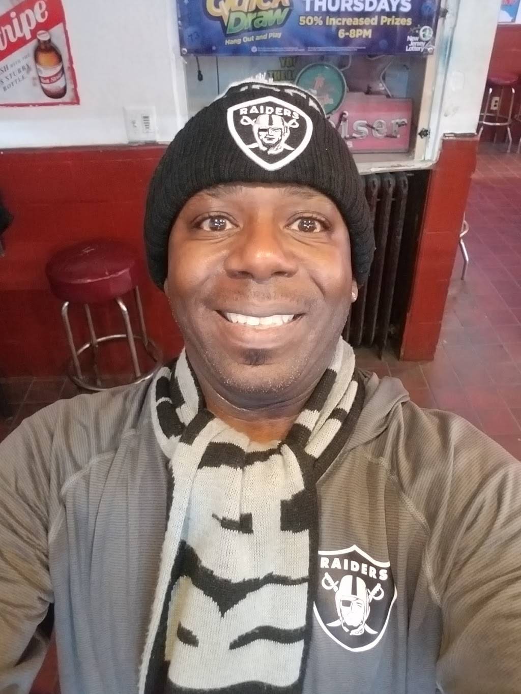 Roys Fish Fry | restaurant | 830 S Orange Ave, Newark, NJ 07106, USA | 9733991266 OR +1 973-399-1266