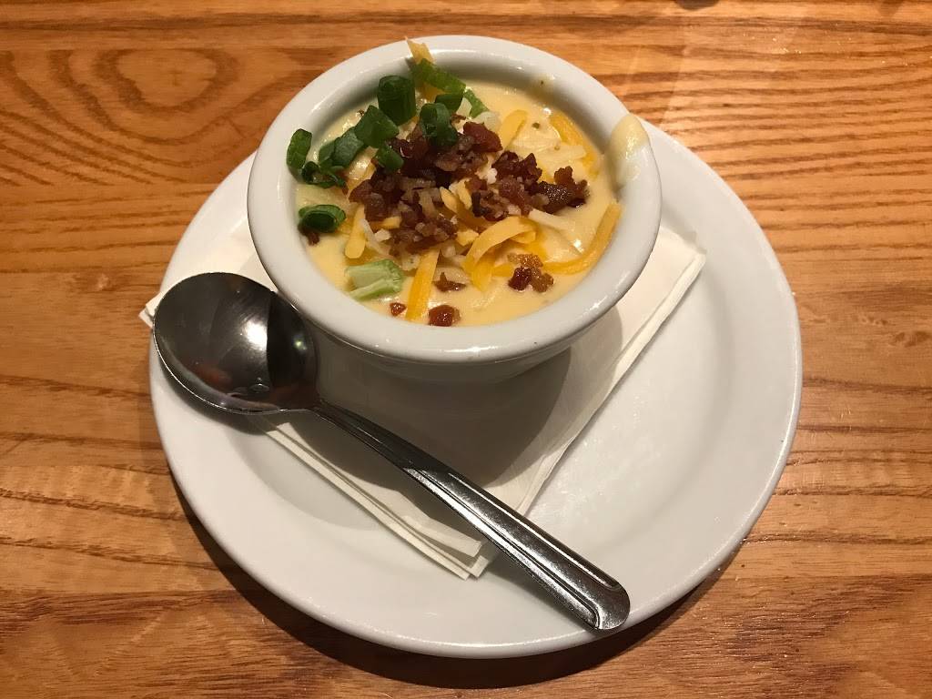 Chilis Grill & Bar | meal takeaway | 246 Casa Linda Plaza, Dallas, TX 75218, USA | 2143219485 OR +1 214-321-9485