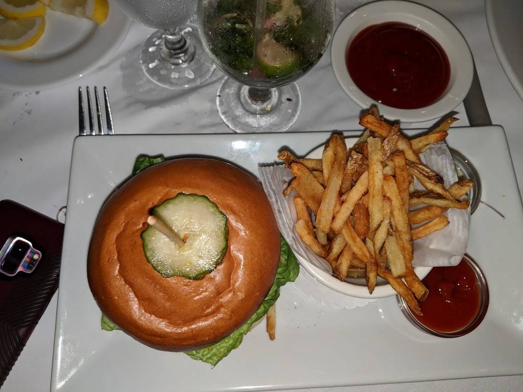 Harbor Bistro | restaurant | 313 Three Mile Harbor Hog Creek Rd, East Hampton, NY 11937, USA | 6313247300 OR +1 631-324-7300