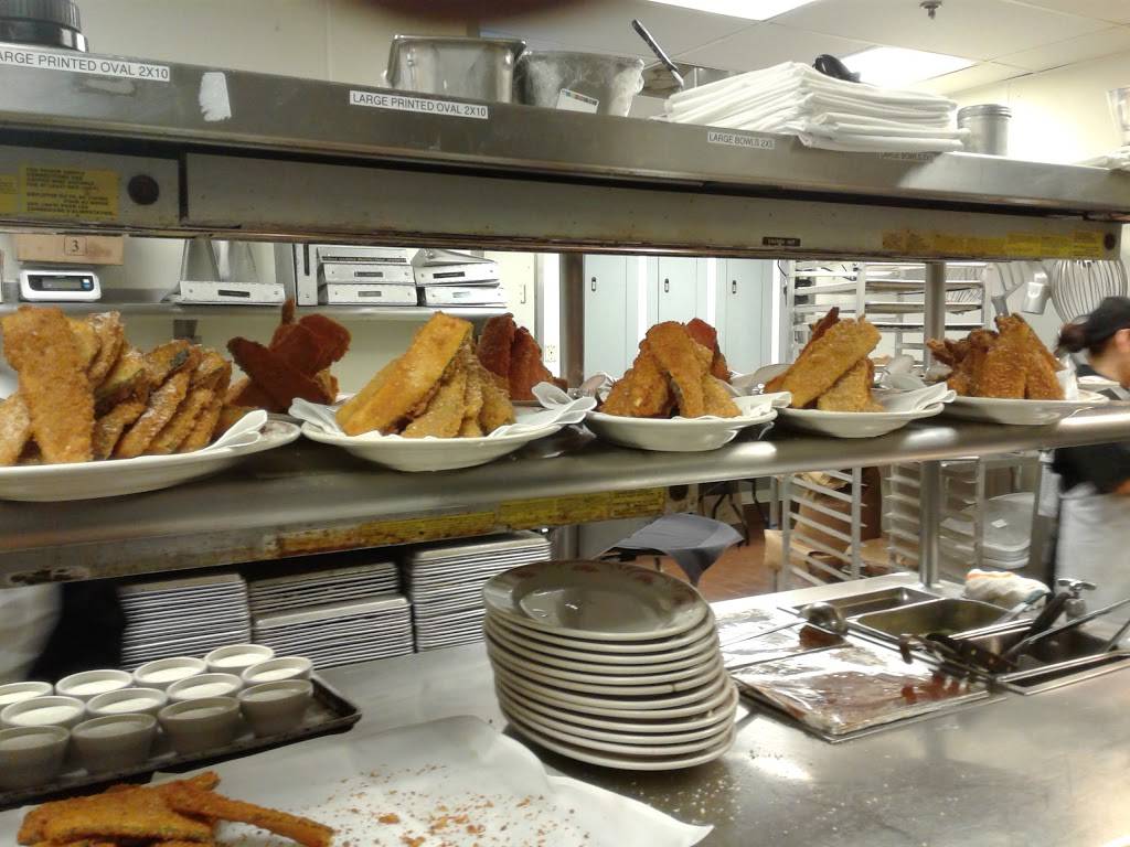 Maggianos Little Italy | restaurant | 2 The Blvd, Richmond Heights, MO 63117, USA | 3148242402 OR +1 314-824-2402