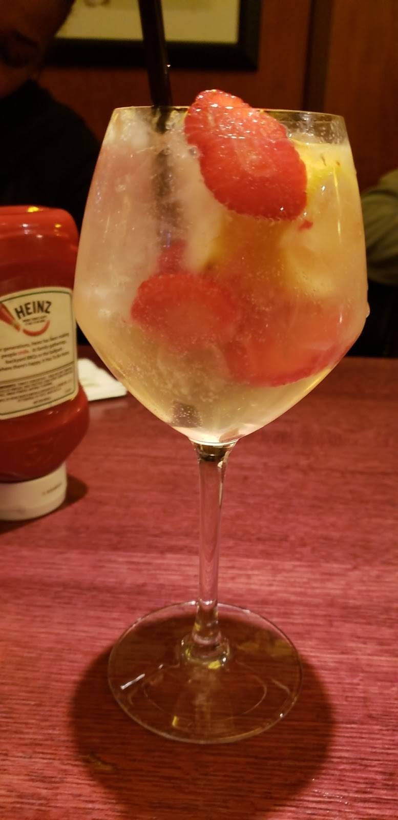 Bar Louie | night club | 5615 N Cumberland Ave, Chicago, IL 60631, USA | 7733328029 OR +1 773-332-8029