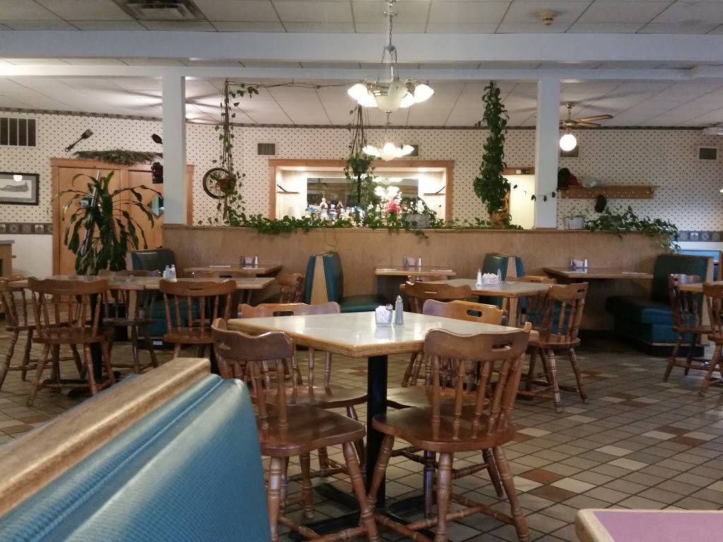 Log Cabin Family Restaurant | restaurant | 2445 W Walworth Rd, Macedon, NY 14502, USA | 3159869224 OR +1 315-986-9224