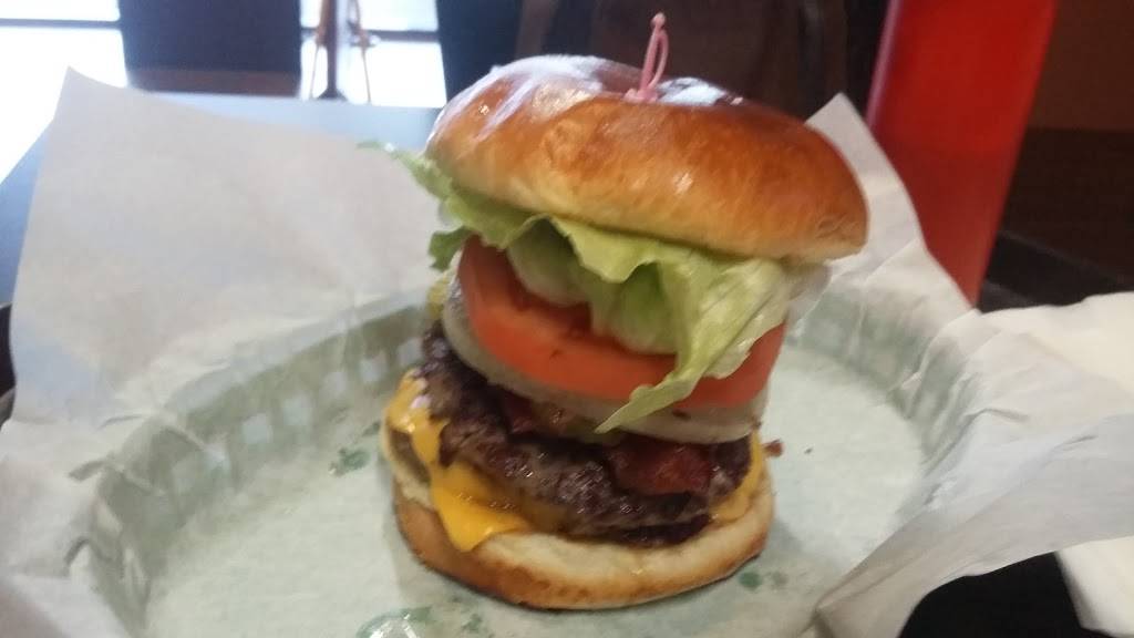 Kickin Burgers and Wings | restaurant | 9196 W Golf Rd, Niles, IL 60714, USA | 8476991899 OR +1 847-699-1899