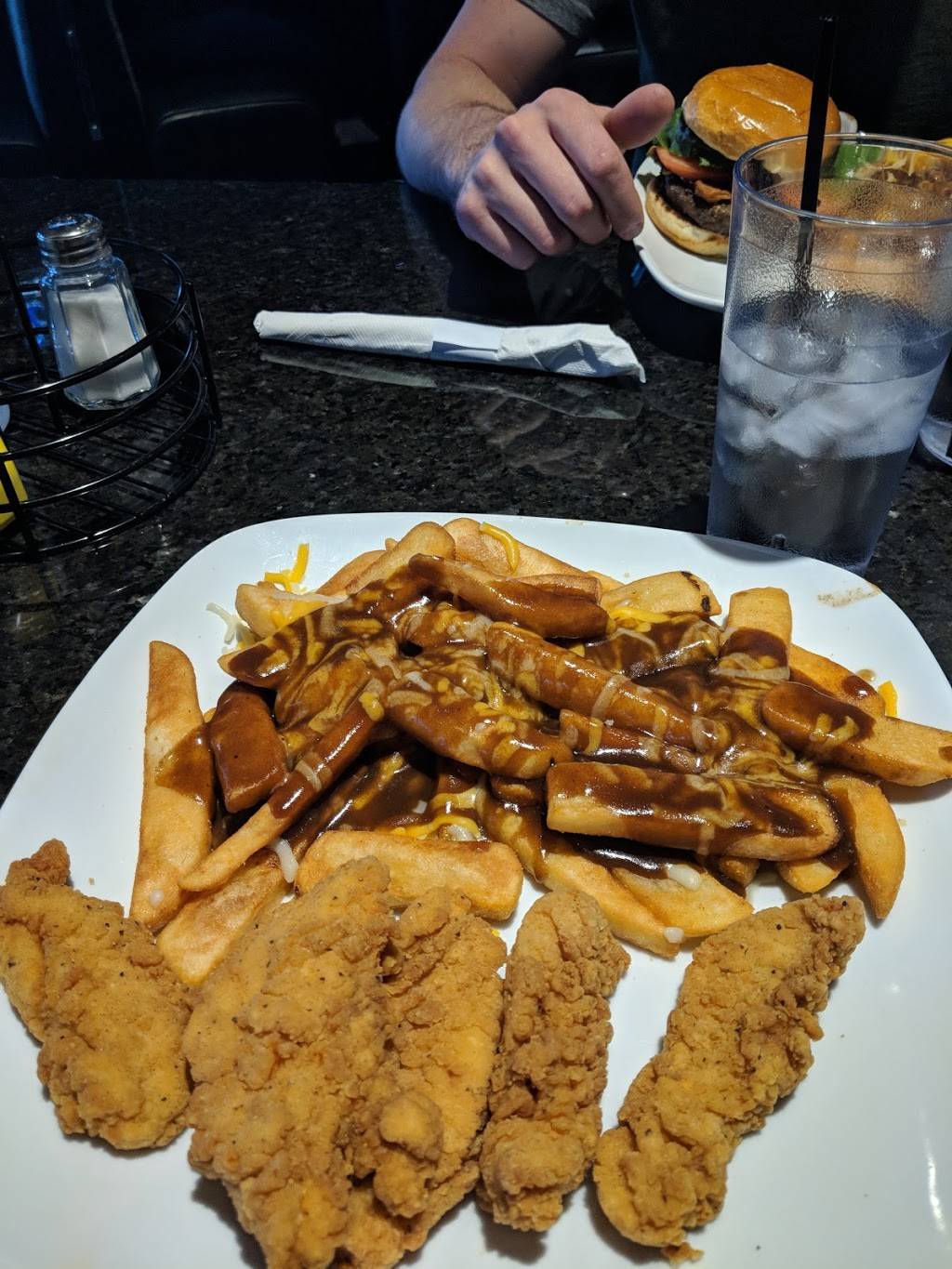 Chicago Pub & Billards | restaurant | 1 Hespeler Rd, Cambridge, ON N1R 8L4, Canada | 5196212222 OR +1 519-621-2222