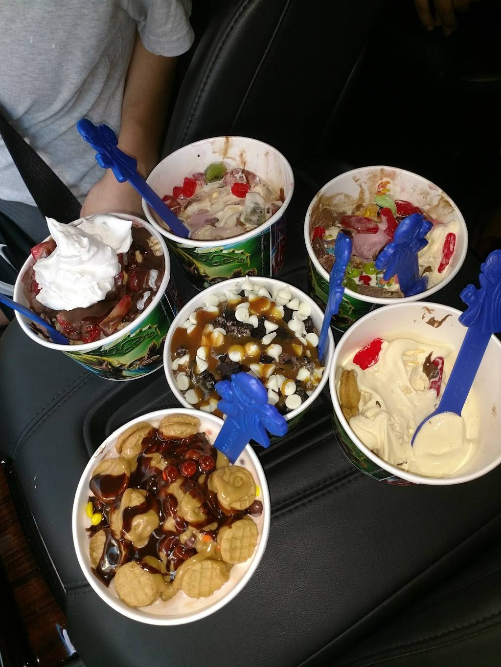 Menchies Frozen Yogurt | bakery | 1665 W, Towne Center Dr # B-4, South Jordan, UT 84095, USA | 8017272605 OR +1 801-727-2605