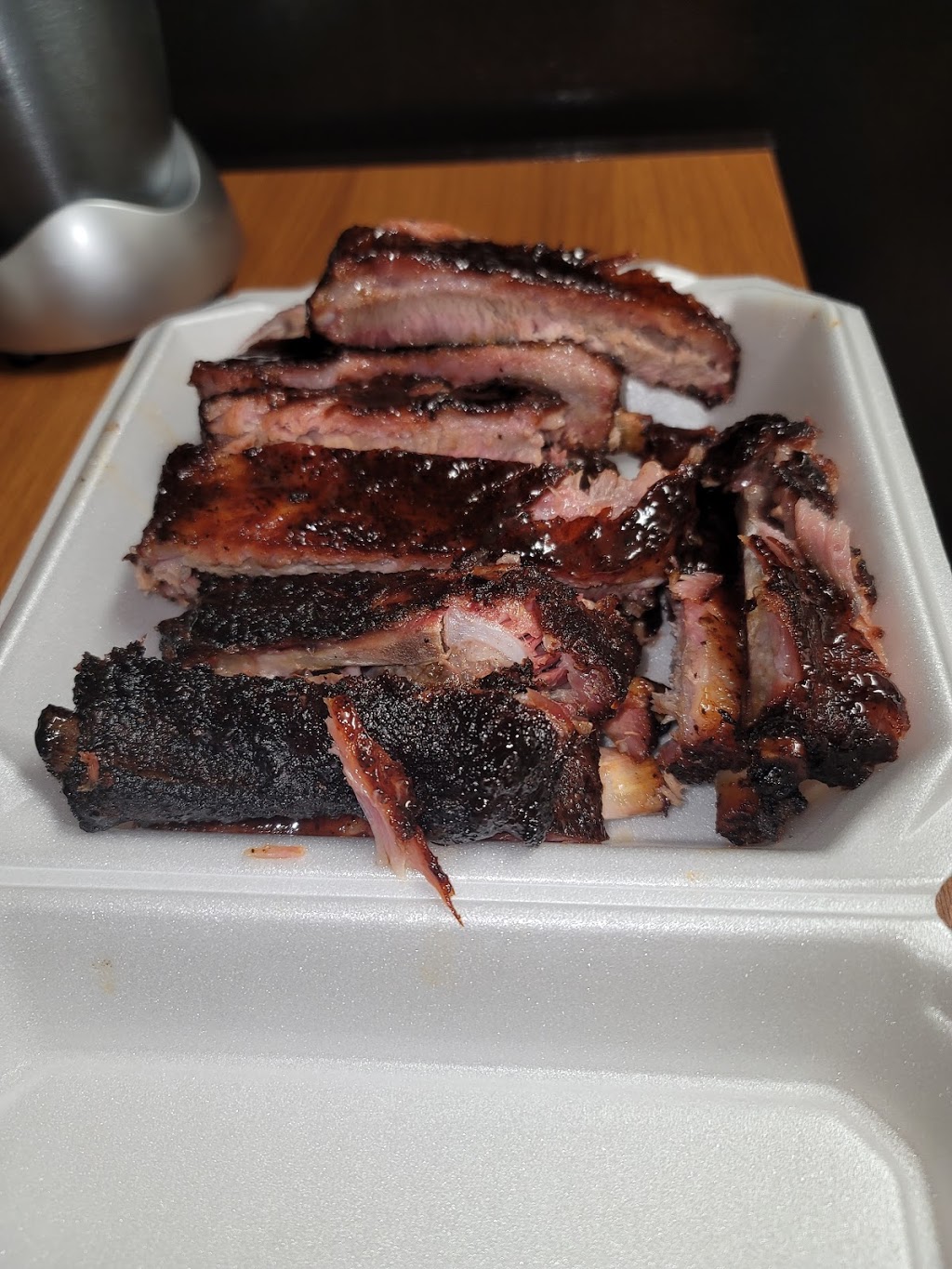 Michaels Backyard BBQ | restaurant | 179 Decker Pl, Woodbridge Township, NJ 07095, USA | 7326092285 OR +1 732-609-2285