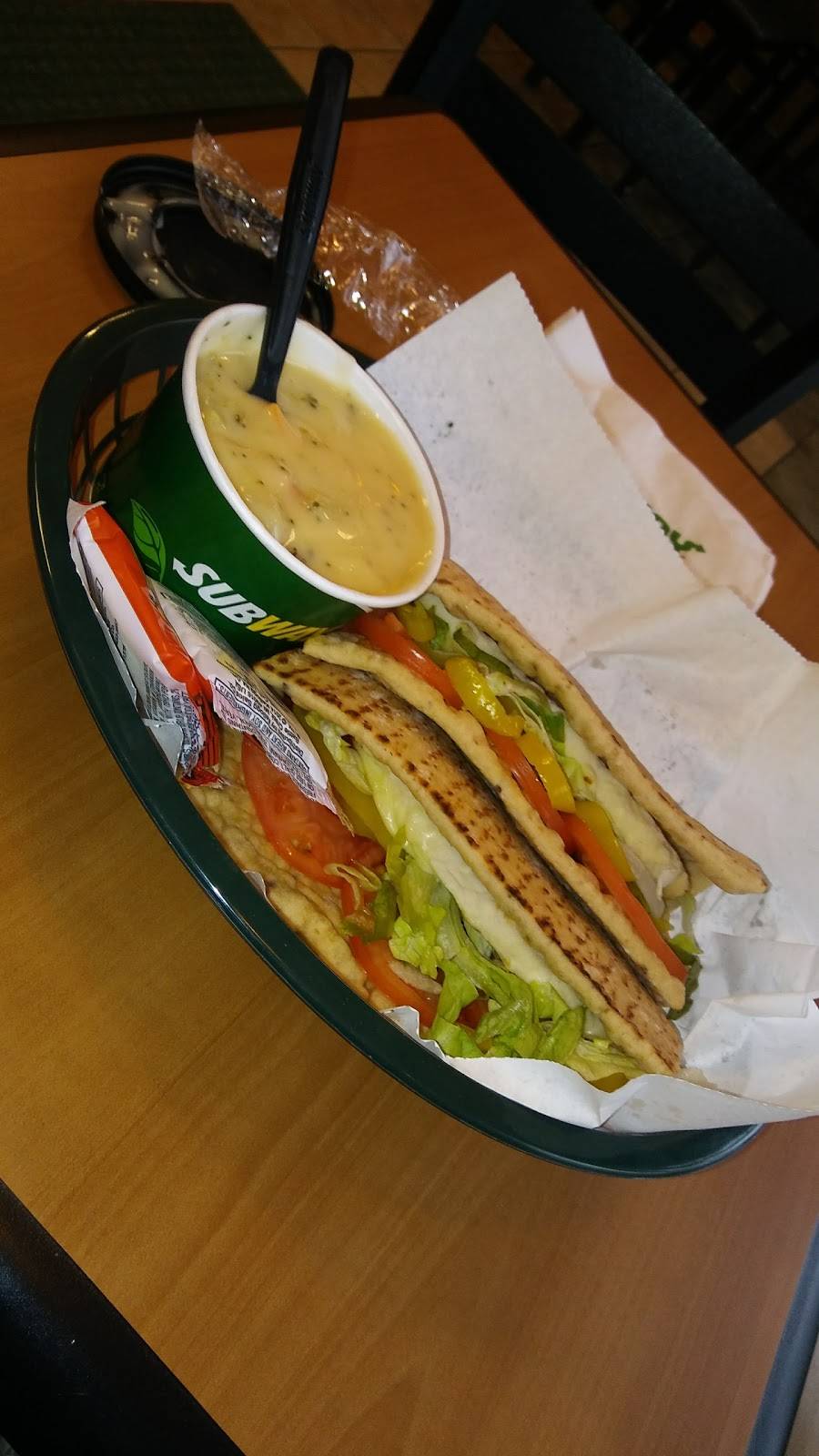 Subway Restaurants | restaurant | 2750 W Devon Ave, Chicago, IL 60659, USA | 7739770466 OR +1 773-977-0466