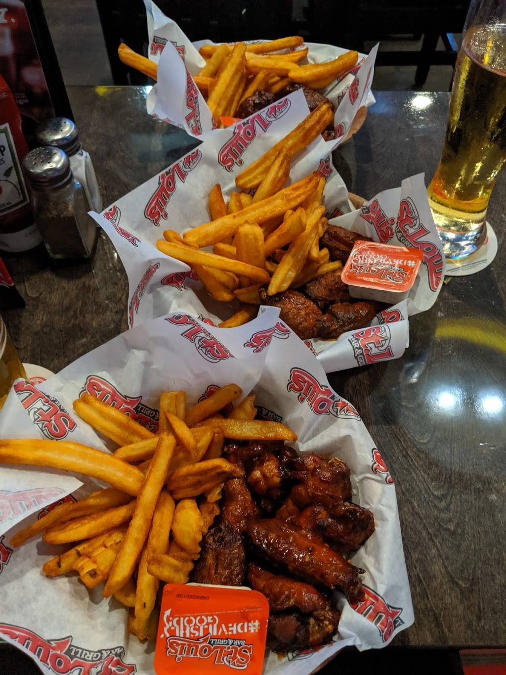 St. Louis Bar & Grill | restaurant | 10620 Yonge St Unit 16, Richmond Hill, ON L4C 3C8, Canada | 9057800183 OR +1 905-780-0183