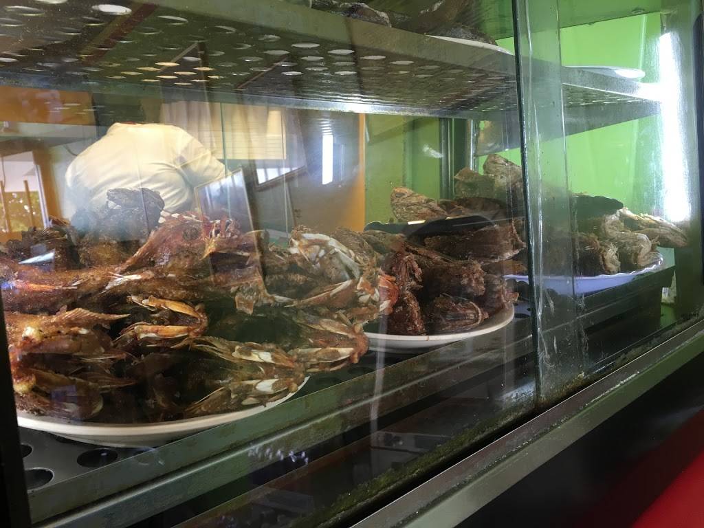 Carls Seafood Restaurant | restaurant | 2934 FL-7, Lauderdale Lakes, FL 33311, USA | 9546765700 OR +1 954-676-5700