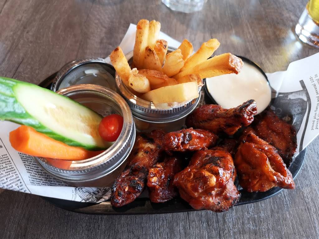 Coops Smokin Wing House | restaurant | 81 Queen St S, Tottenham, ON L0G 1W0, Canada | 9059365050 OR +1 905-936-5050