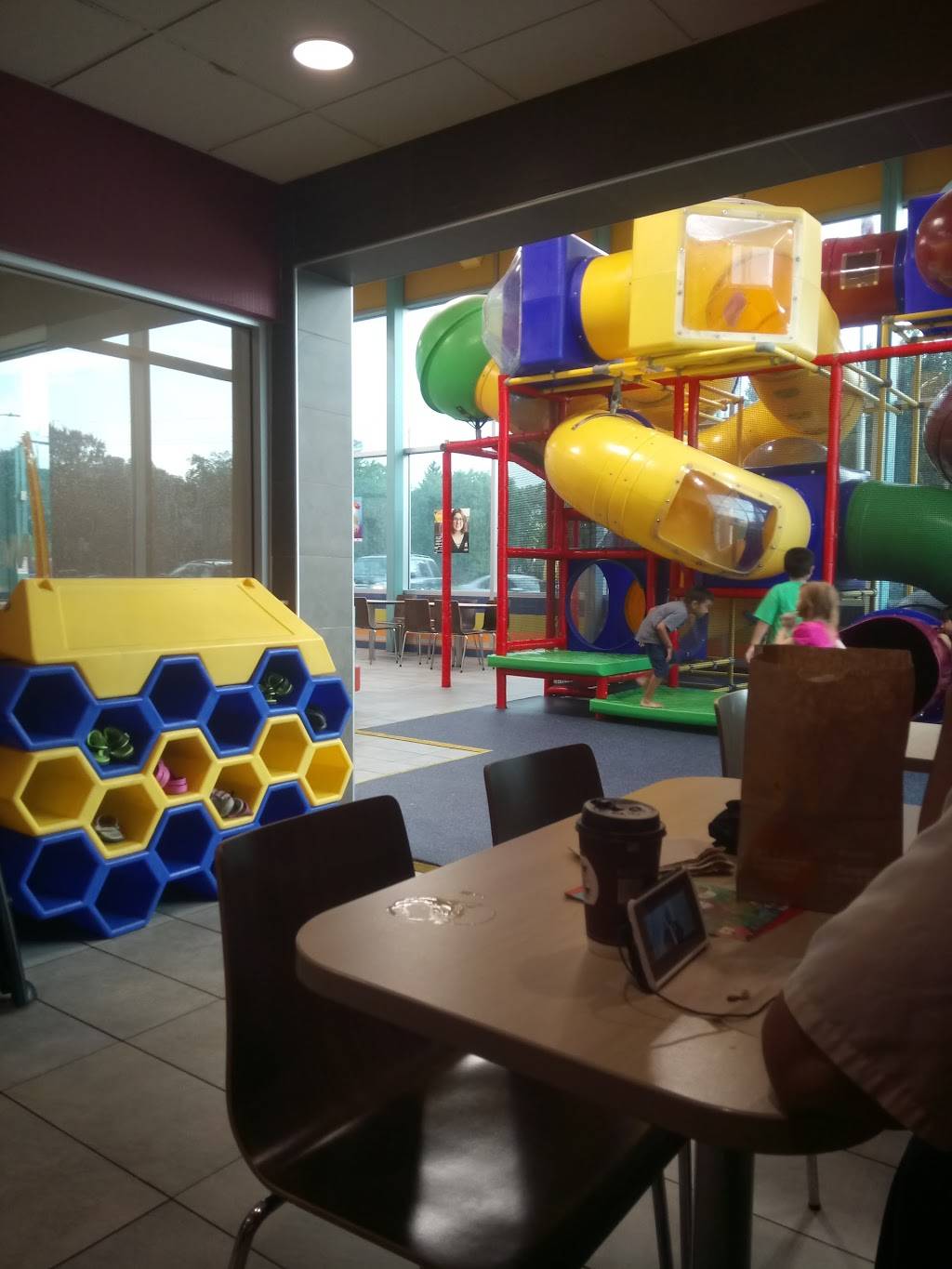 McDonalds | cafe | 3354 Dougall Ave, Windsor, ON N9E 1S6, Canada | 5199660454 OR +1 519-966-0454