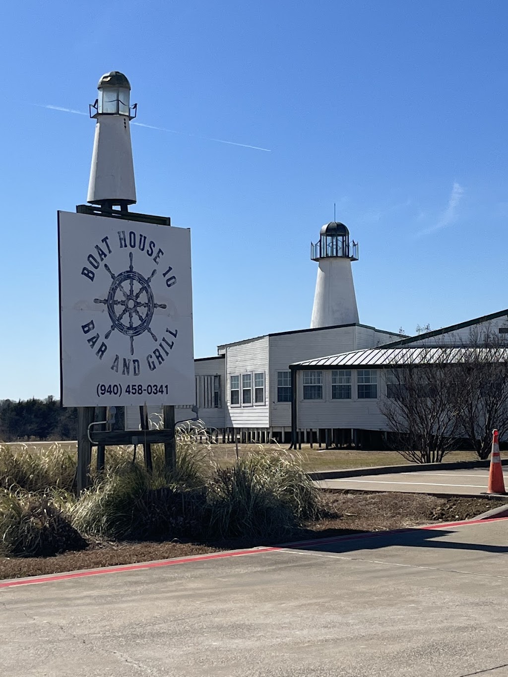 Boat House 10 Bar & Grill | restaurant | 1601 Marina Cir, Sanger, TX 76266, USA | 9404580341 OR +1 940-458-0341