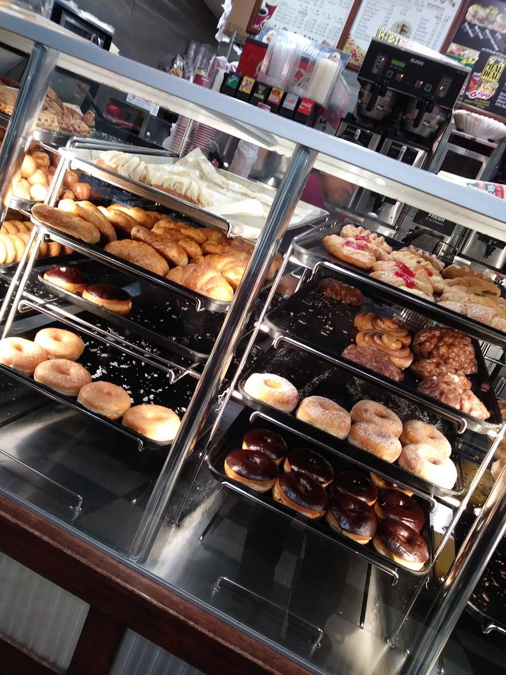 Winchells Donut House | cafe | 2501 San Pedro St, Los Angeles, CA 90011, USA | 2137459038 OR +1 213-745-9038