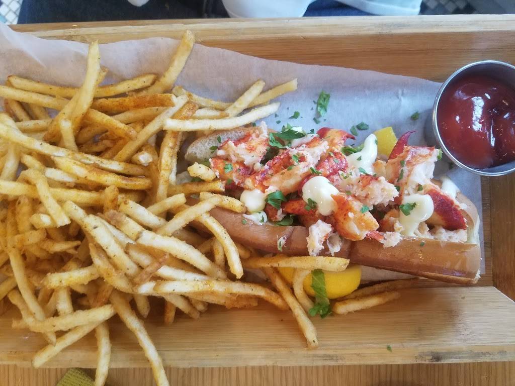 H2O | restaurant | 166 W Main St, East Islip, NY 11730, USA | 6312774800 OR +1 631-277-4800