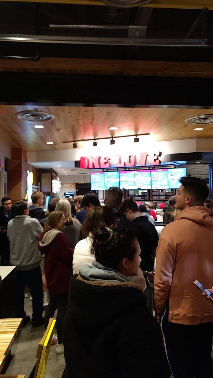 Raising Canes Chicken Fingers | meal takeaway | 1205 E Higgins Rd, Schaumburg, IL 60173, USA | 8472402078 OR +1 847-240-2078