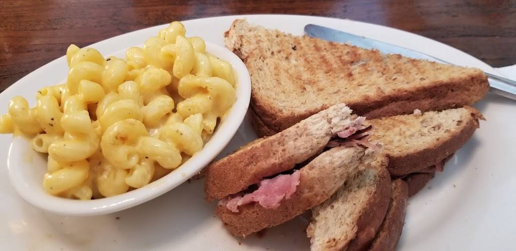 Henrys | restaurant | 2508 Independence Blvd, Wilmington, NC 28412, USA | 9107932929 OR +1 910-793-2929