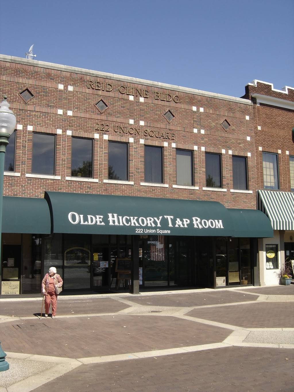 Olde Hickory Tap Room | restaurant | 222 Union Square NW, Hickory, NC 28601, USA | 8283221965 OR +1 828-322-1965