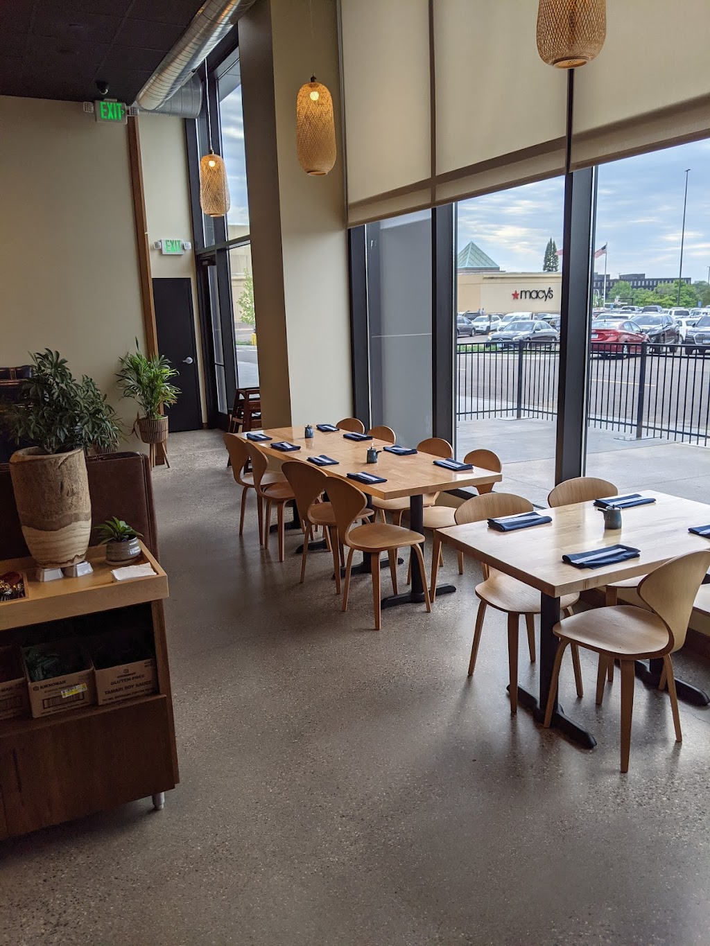 Yumi Japanese Restaurant & Bar - Edina | restaurant | 200 Southdale Cir #2C, Minneapolis, MN 55435, USA | 9524059830 OR +1 952-405-9830