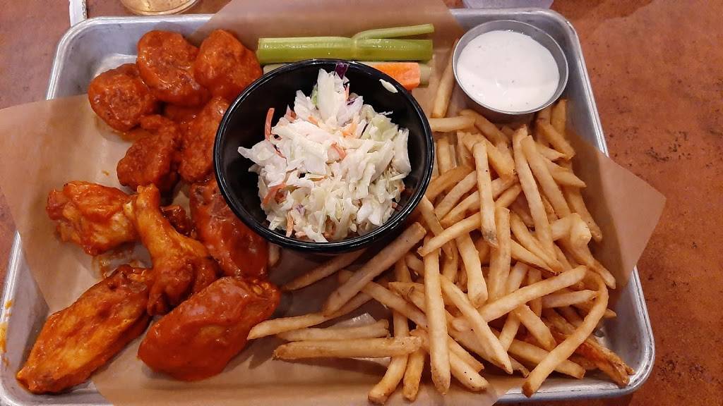 Buffalo Wild Wings | meal takeaway | 139 Park Pl Blvd, Barrie, ON L4N 6P1, Canada | 7057229548 OR +1 705-722-9548