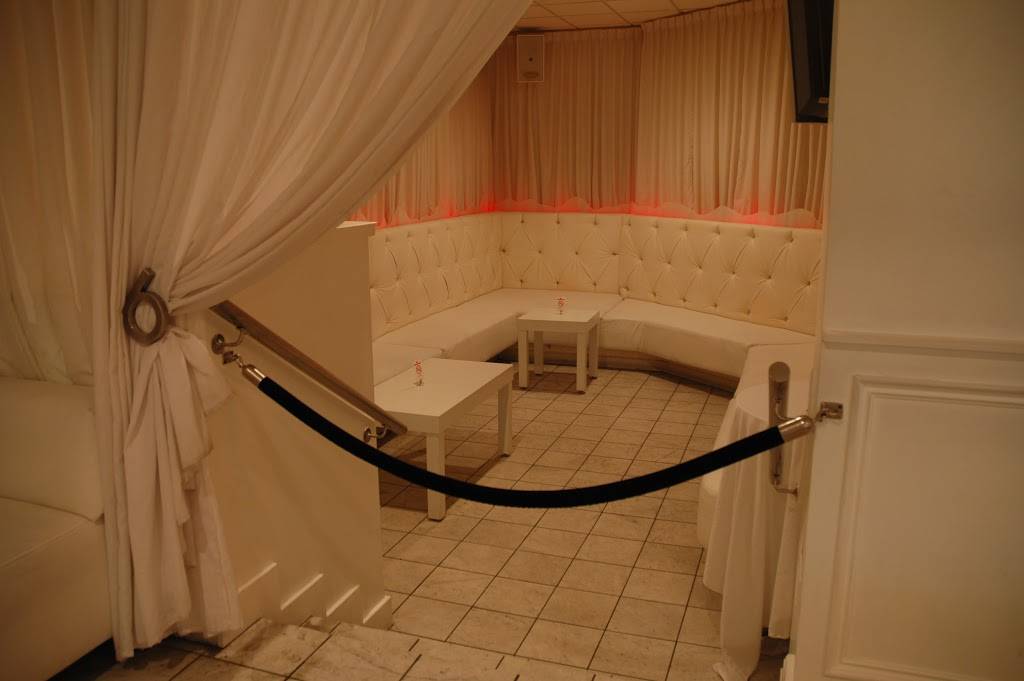 6 Lounge | restaurant | 247 S Meridian St, Indianapolis, IN 46225, USA | 3176386660 OR +1 317-638-6660