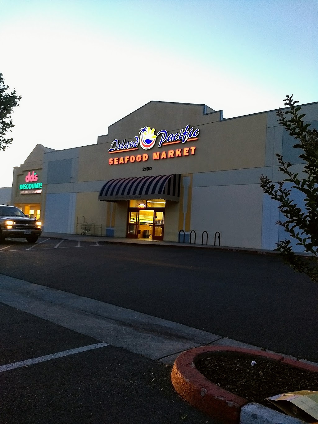 Island Pacific Seafood Market | restaurant | 2100 N Park Blvd, Pittsburg, CA 94565, USA | 9253182222 OR +1 925-318-2222