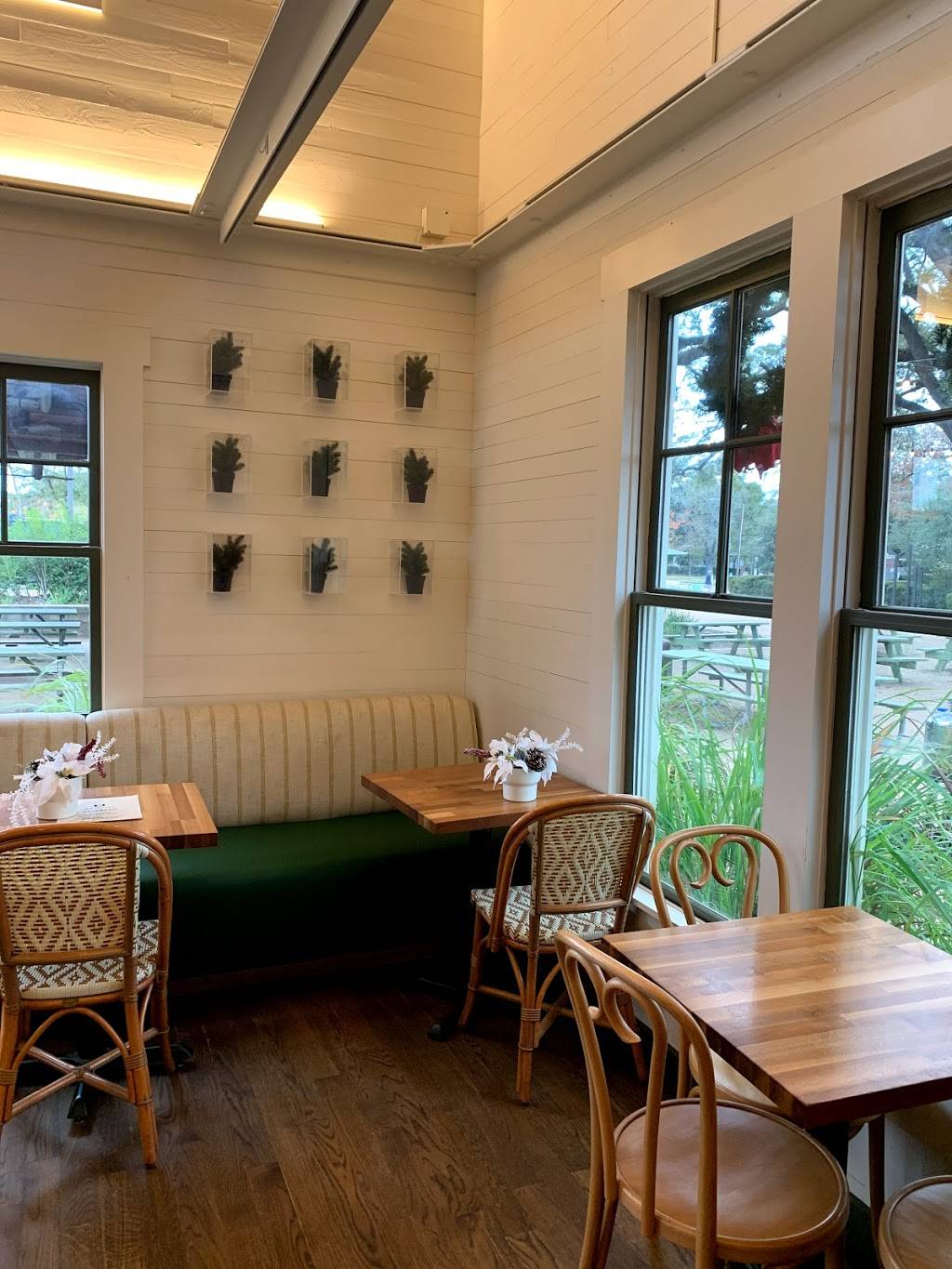 Betsys at Evelyns Park | restaurant | 4400 Bellaire Blvd, Bellaire, TX 77401, USA | 7136606692 OR +1 713-660-6692