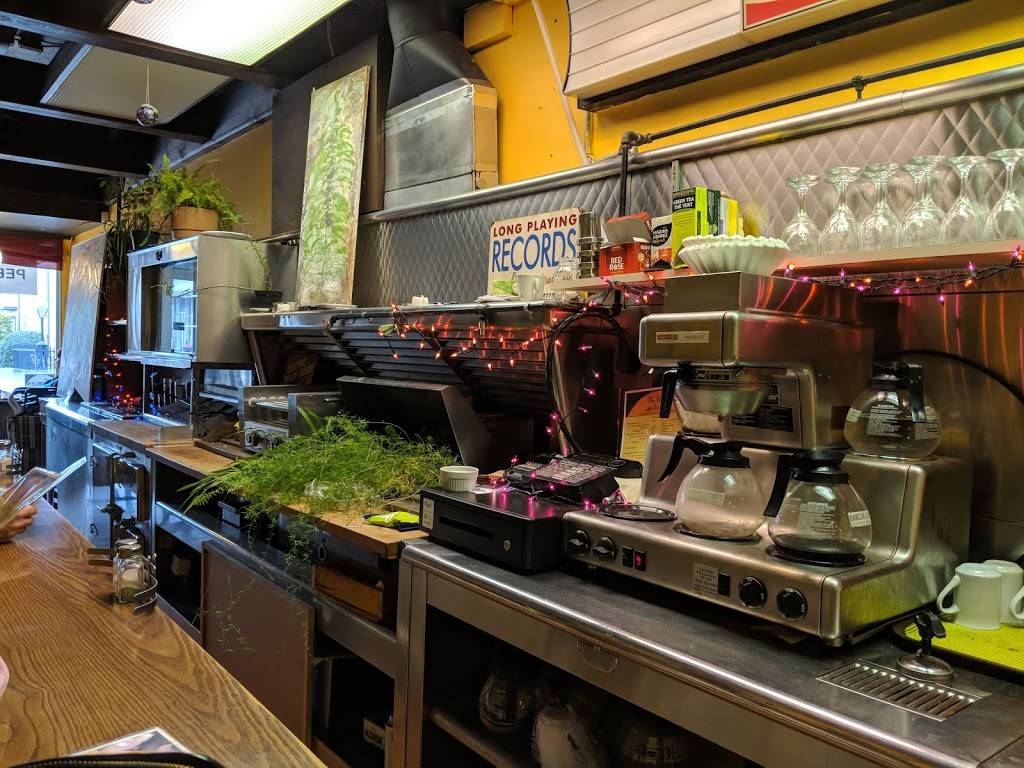 The Regal Diner | restaurant | 5924 Main St, Niagara Falls, ON L2G 5Z8, Canada | 9053518655 OR +1 905-351-8655