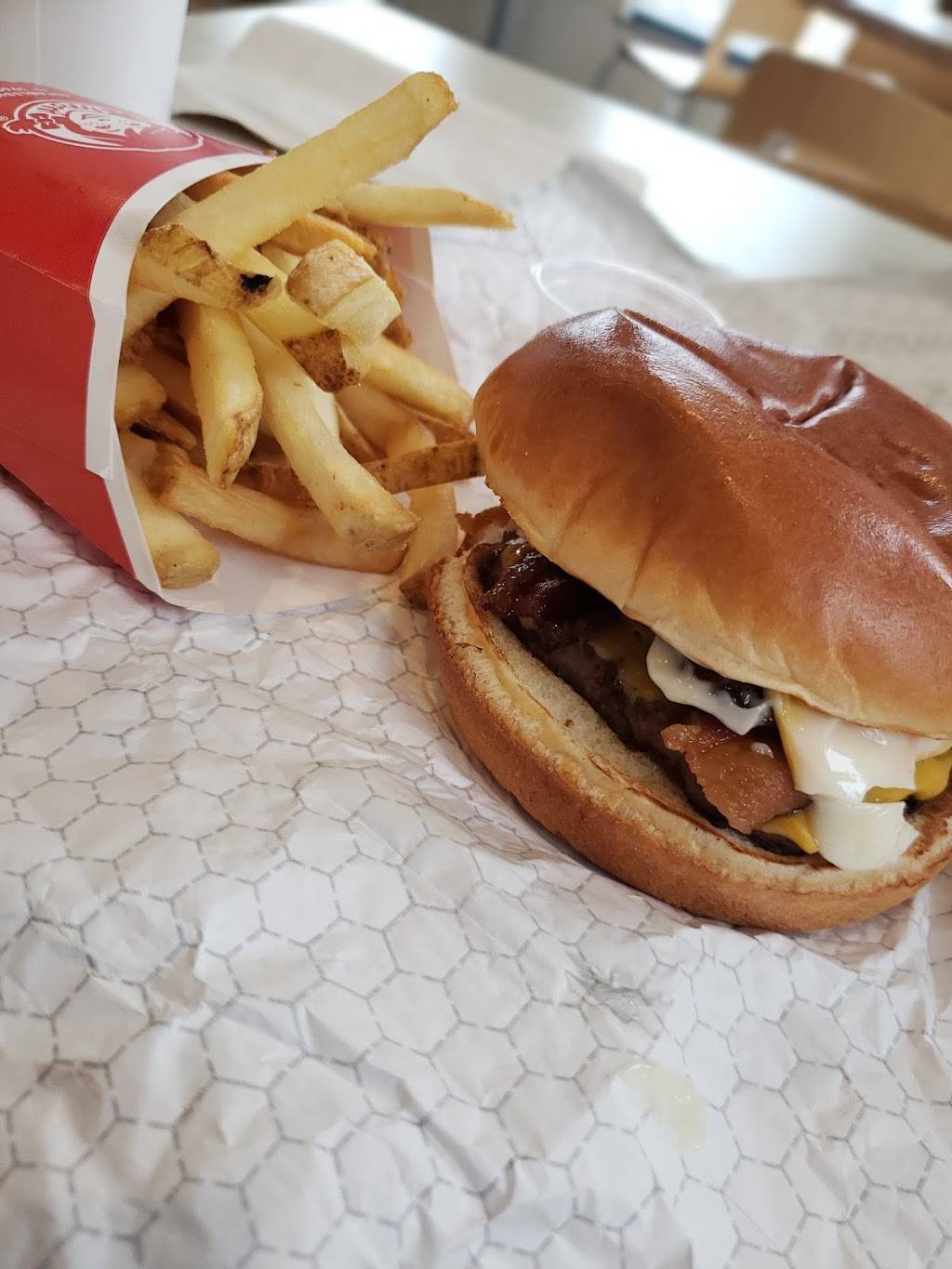 Wendys | restaurant | 685 E Hudson St, Columbus, OH 43211, USA | 6142616211 OR +1 614-261-6211