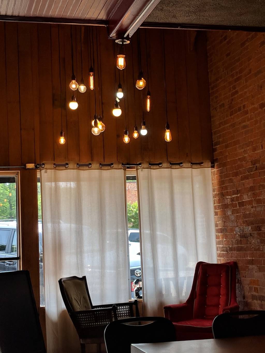 Gavins Downtown | restaurant | 117 N Main St, Harrisburg, AR 72432, USA | 8705780385 OR +1 870-578-0385