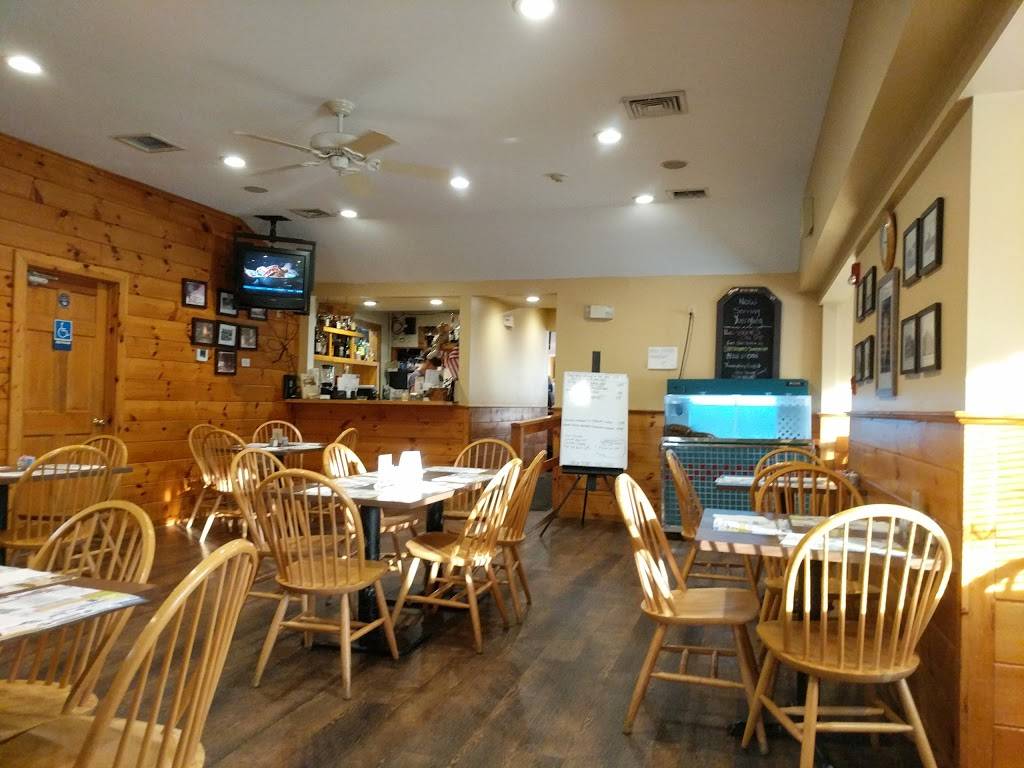 Tinys | restaurant | 2 Groton School Rd, Ayer, MA 01432, USA | 9787722917 OR +1 978-772-2917
