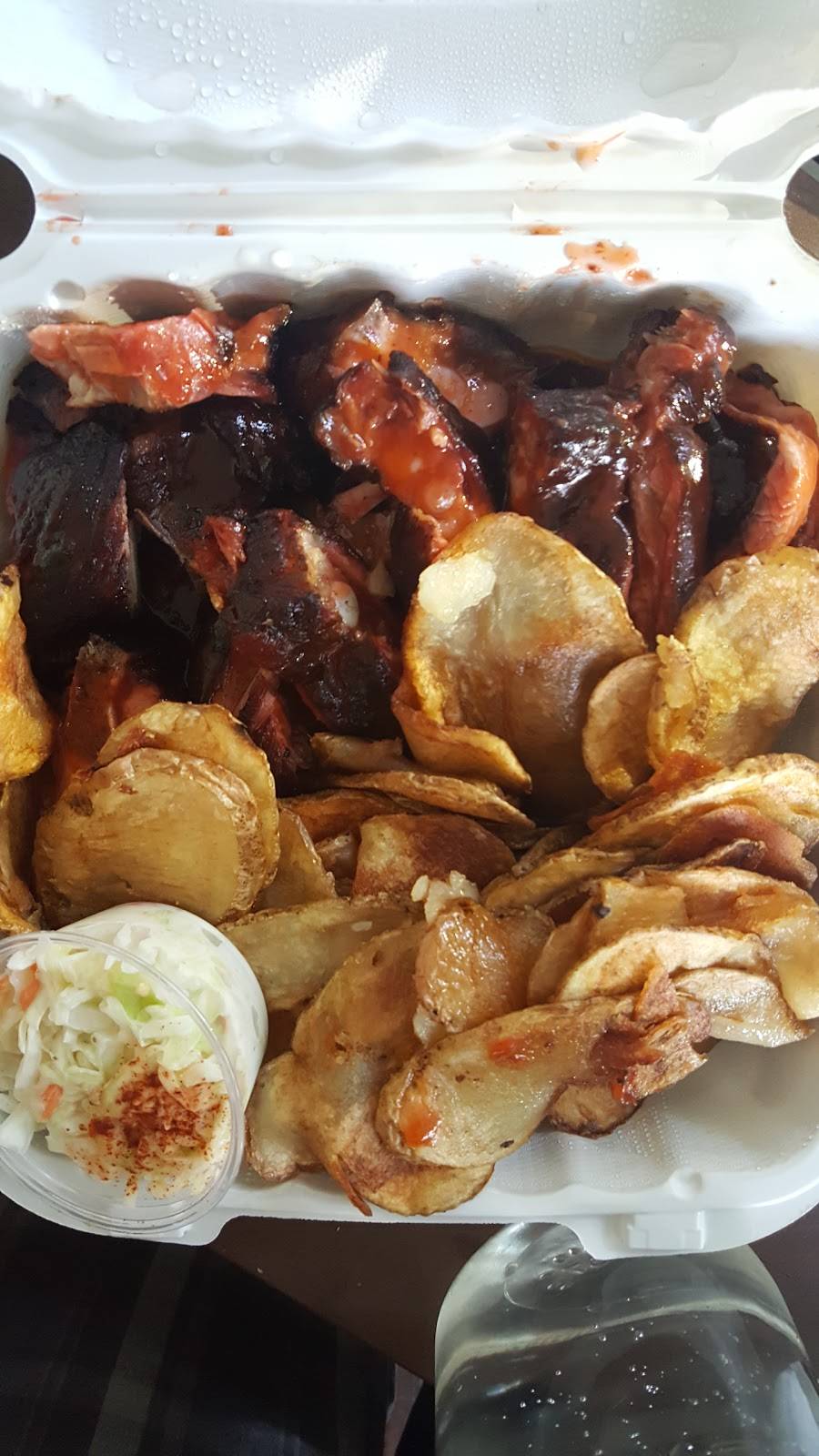 Ted Cooks 19th Hole BBQ | restaurant | 2814 E 38th St, Minneapolis, MN 55406, USA | 6127212023 OR +1 612-721-2023