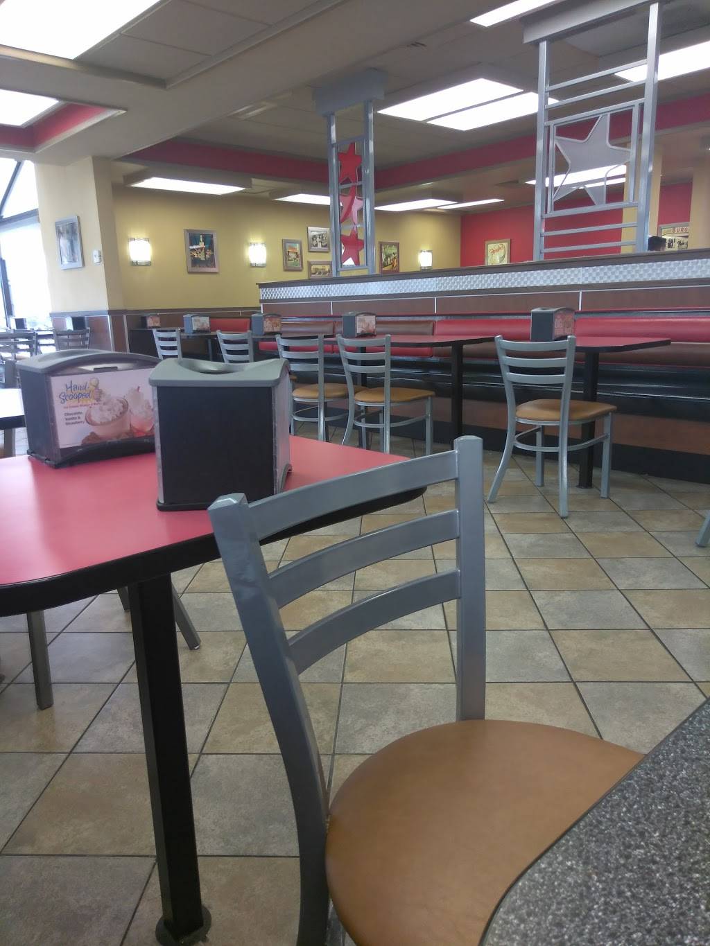 Hardees | restaurant | 8009 Pendleton Pike, Indianapolis, IN 46226, USA | 3178970515 OR +1 317-897-0515