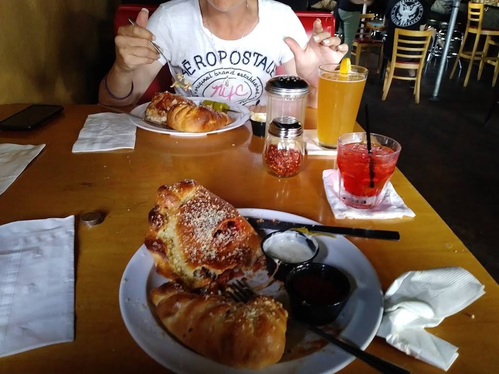 Half Pint Pizza Pub | restaurant | 2710 6th Ave, Tacoma, WA 98406, USA | 2532722531 OR +1 253-272-2531