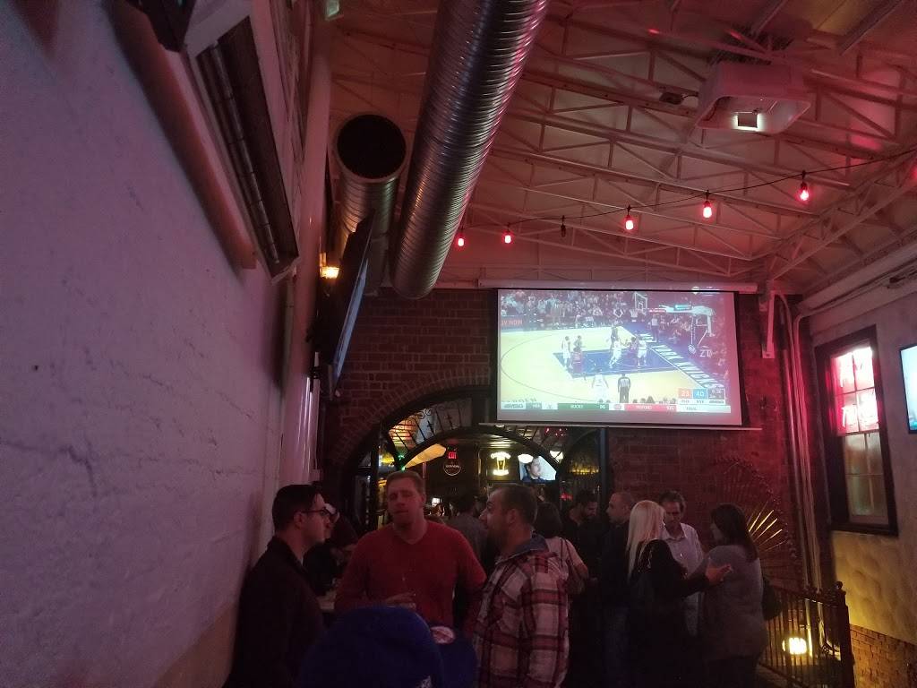 Mary Carrolls | restaurant | 121 Deer Park Ave, Babylon, NY 11702, USA | 6315876181 OR +1 631-587-6181