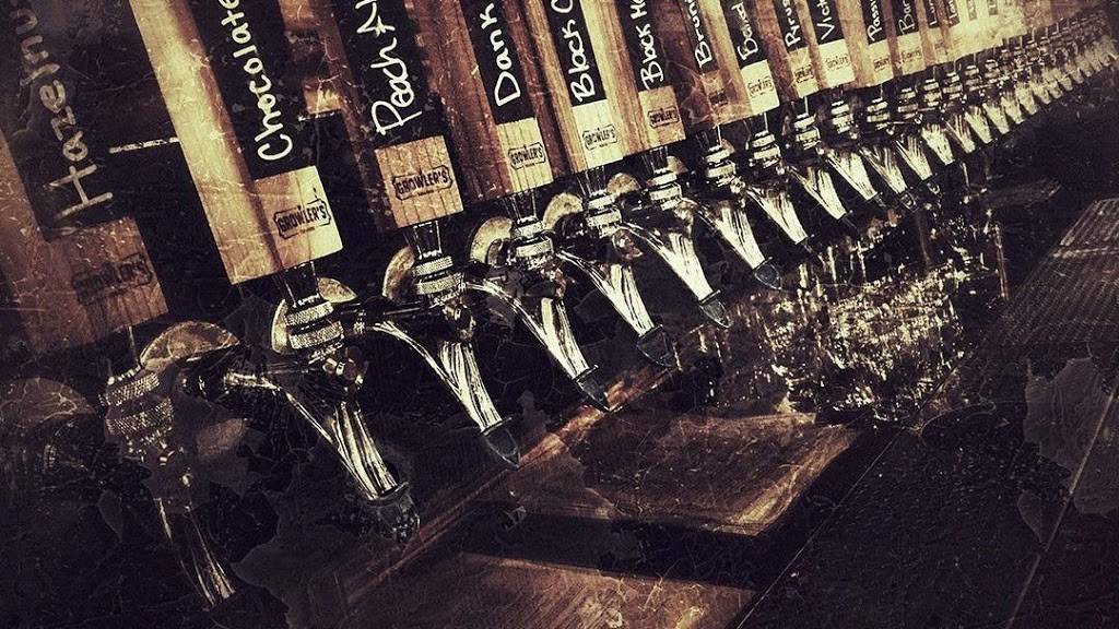 Growlers Taphouse | restaurant | 8275 N Silverbell Rd, Tucson, AZ 85743, USA | 5203898232 OR +1 520-389-8232