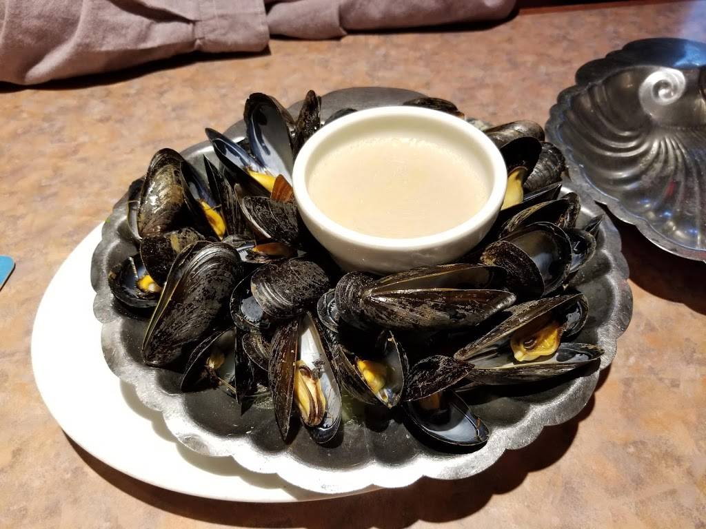 Village Restaurant | restaurant | 55 Main St, Essex, MA 01929, USA | 9787686400 OR +1 978-768-6400