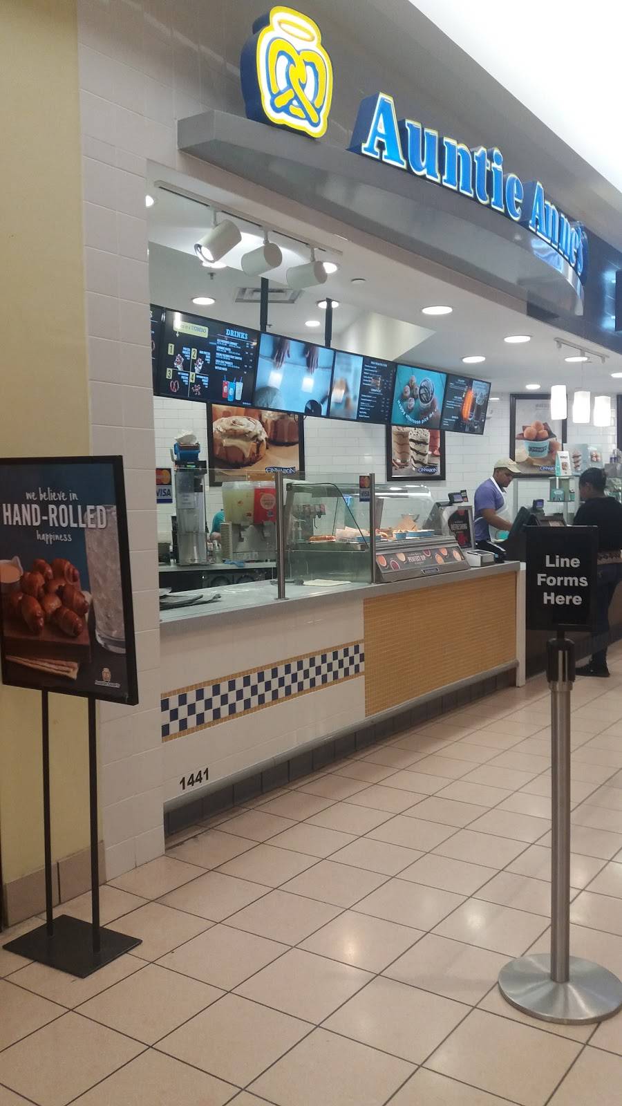 Auntie Annes | restaurant | 451 E Altamonte Dr #1441, Altamonte Springs, FL 32701, USA | 4073326400 OR +1 407-332-6400