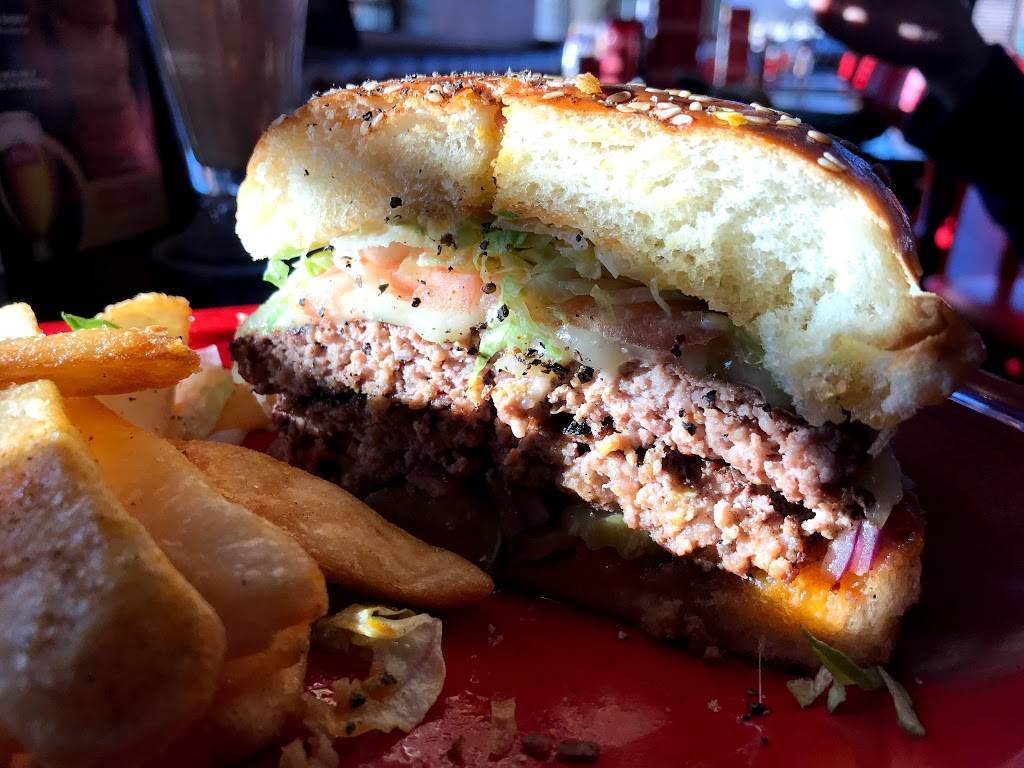 Red Robin Gourmet Burgers and Brews | restaurant | 14090 Worth Ave, Woodbridge, VA 22192, USA | 7034926900 OR +1 703-492-6900