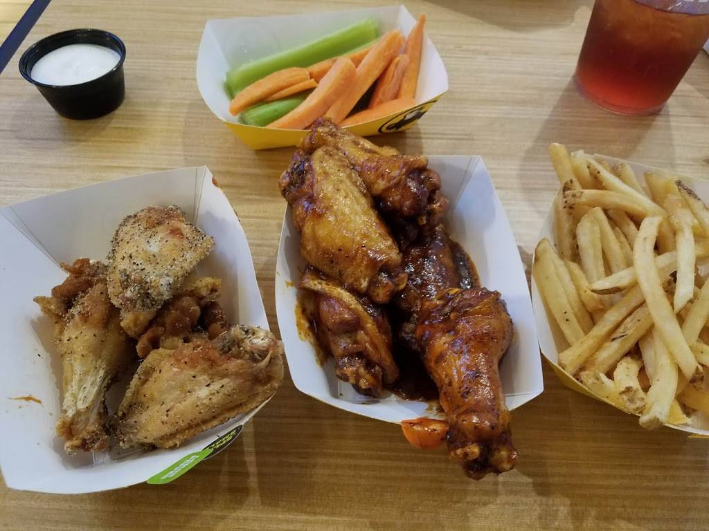 Buffalo Wild Wings | restaurant | 240 Falls Boulevard, Bristol, VA 24201, USA | 2766444920 OR +1 276-644-4920