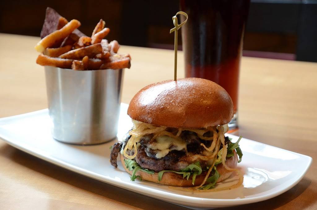 The Craft Brasserie & Grille | restaurant | 107 Atlantic Ave, Toronto, ON M6K 1Y2, Canada | 4165352337 OR +1 416-535-2337