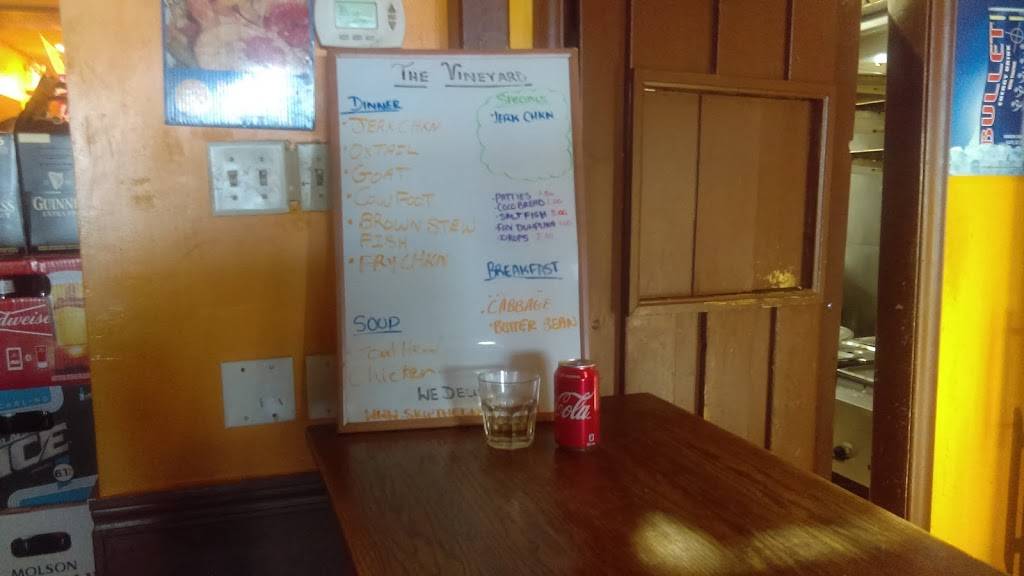 The Vineyard Restaurant | restaurant | 3918 Cottrelle Blvd, Brampton, ON L6P 2R1, Canada | 9057940211 OR +1 905-794-0211