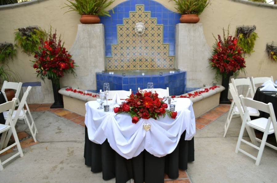 Green Parrot Villa | restaurant | 2035 N Main St, Santa Ana, CA 92706, USA | 7145691970 OR +1 714-569-1970