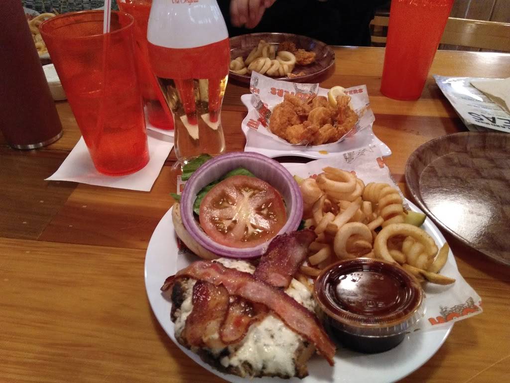 Hooters | restaurant | 17060 Torrence Ave, Lansing, IL 60438, USA | 7088890446 OR +1 708-889-0446