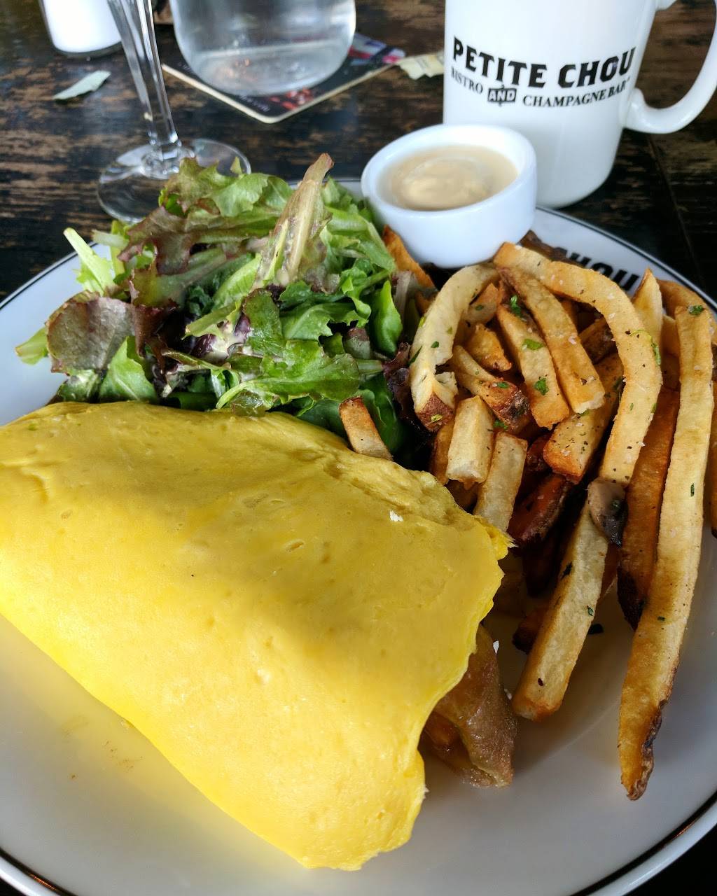 Petite Chou Bistro & Champagne Bar | restaurant | 823 Westfield Blvd, Indianapolis, IN 46220, USA | 3172590765 OR +1 317-259-0765