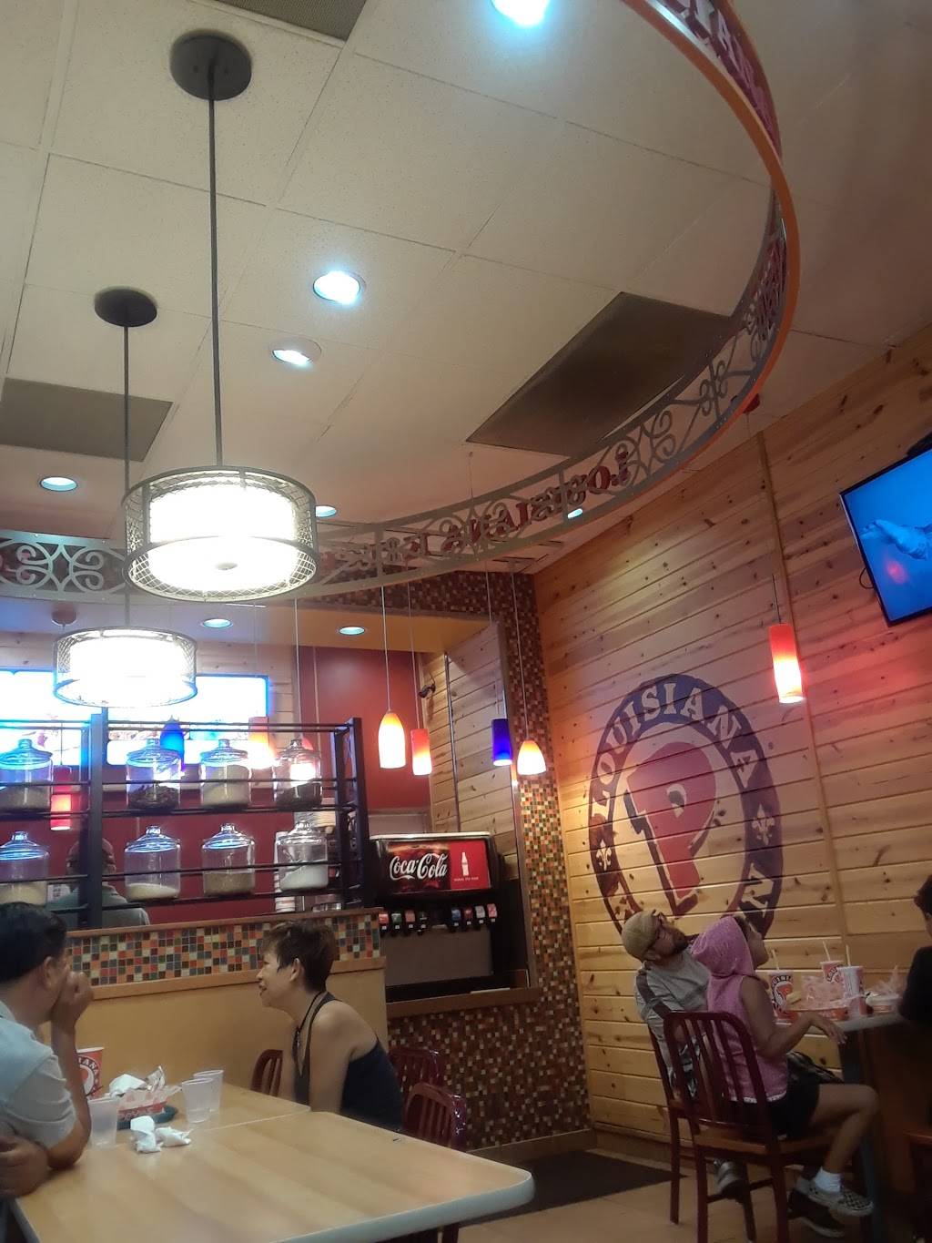 Popeyes Louisiana Kitchen | restaurant | 509 N Hollywood Way, Burbank, CA 91505, USA | 8189532831 OR +1 818-953-2831