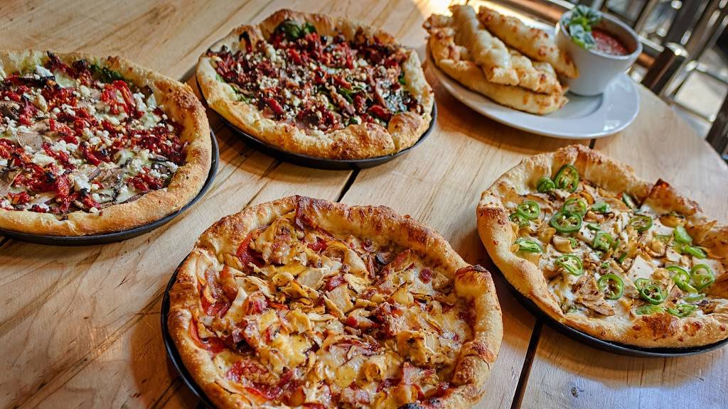 Happy Camper Pizzeria | restaurant | 1209 N Wells St, Chicago, IL 60610, USA | 3123441634 OR +1 312-344-1634