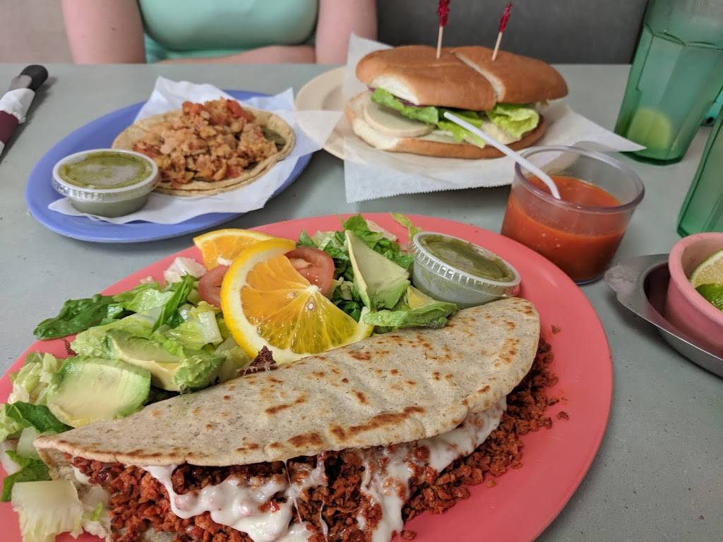 El Faro Restaurant | restaurant | 3936 W 31st St, Chicago, IL 60623, USA | 7732771155 OR +1 773-277-1155