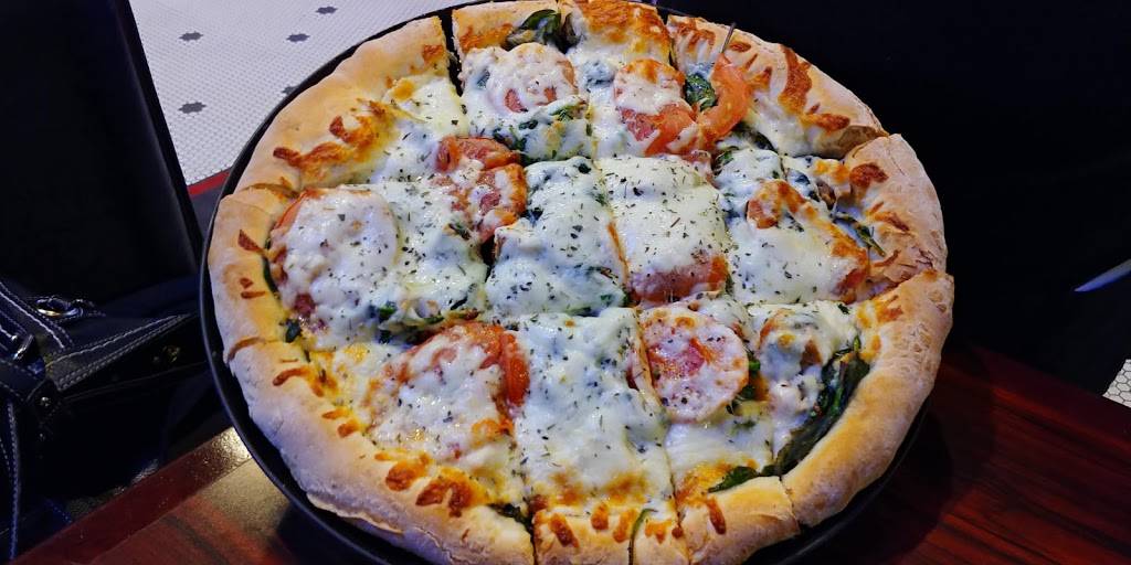 Rosatis Pizza | restaurant | 2083 Orchard Rd, Montgomery, IL 60538, USA | 6302644410 OR +1 630-264-4410